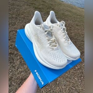 NWT Hoka Mach 6 Sneakers In White Size 8B Womans